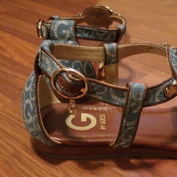 Sandals - Picture 3 of 4